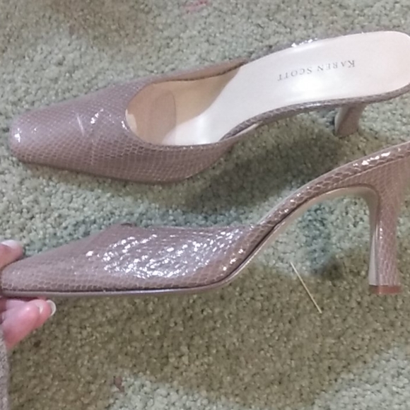 Karen Scott - Picture 2 of 3